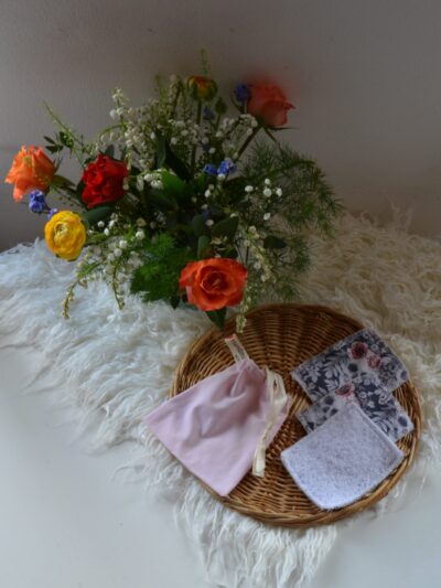 Pochette coton rose avec 3lingettes têtes de mort