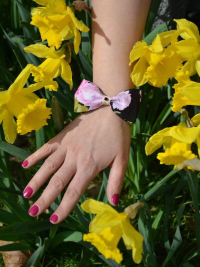 Bracelet nœud en coton fleurs roses roses