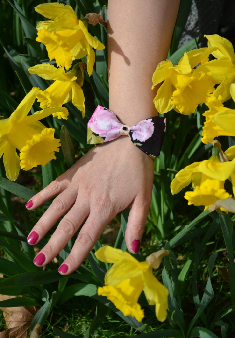 Bracelet nœud en coton fleurs roses roses
