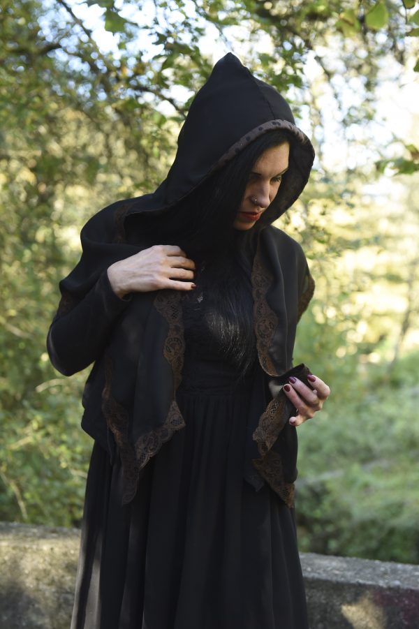 Foulard à capuche noir et brun avec pois – Image 2