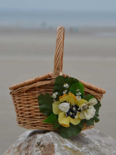 Panier retro en osier fleurs printemps