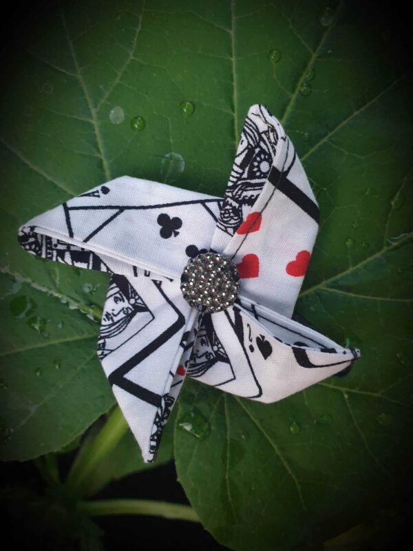 Petite pince à cheveux origami moulin cartes