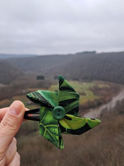 Petite pince à cheveux en origami moulin jungle