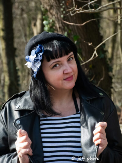 Peigne à cheveux fleur l'iconique bleue