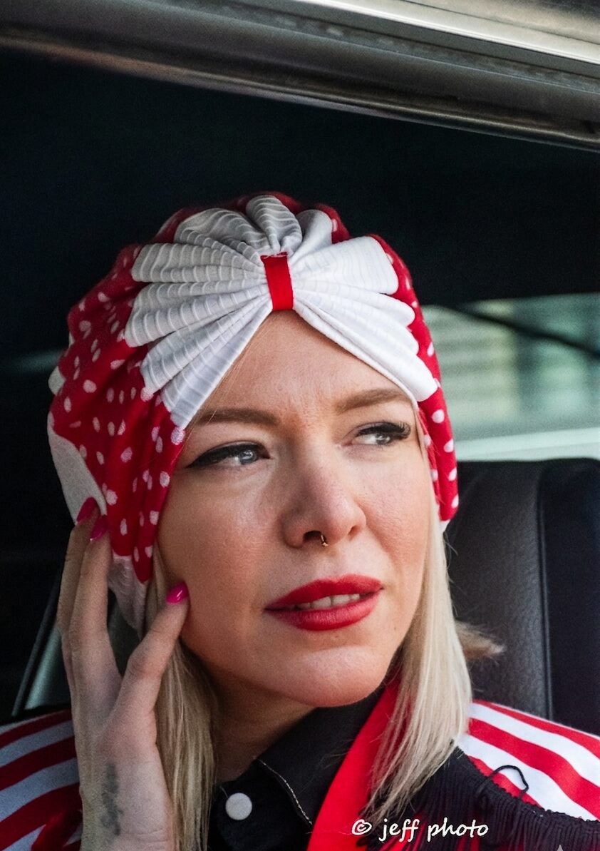 Bonnet Turban Rétro en Jersey – Rouge à Pois Blancs & Blanc Uni