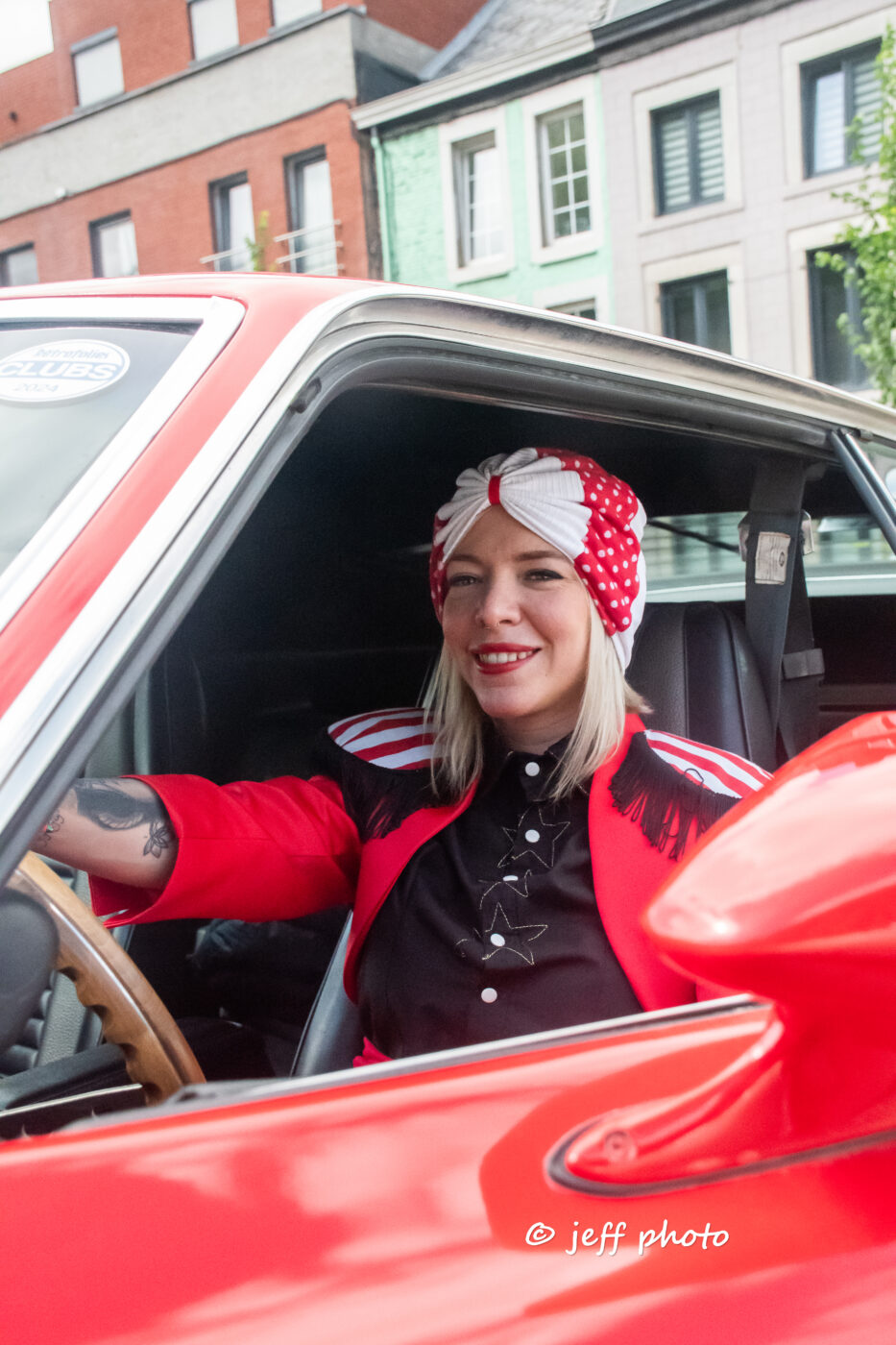 Bonnet Turban Rétro en Jersey – Rouge à Pois Blancs & Blanc Uni – Image 2